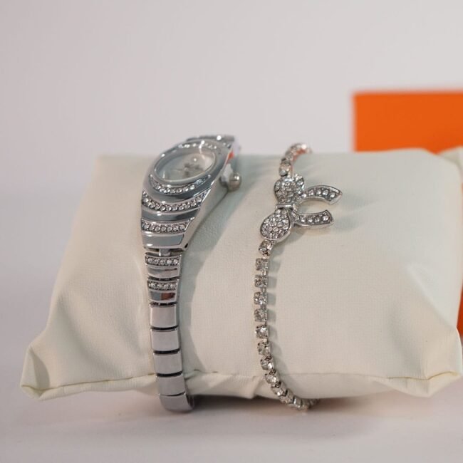 ساعة نسائية صغيرة من الكوارتز