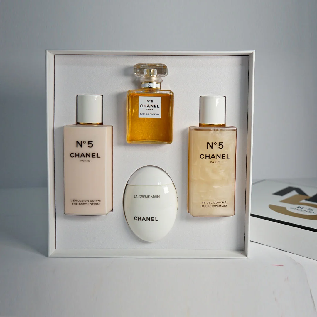 مجموعه العناية بالجسم من شانيل -عطر - شاور - لوشن