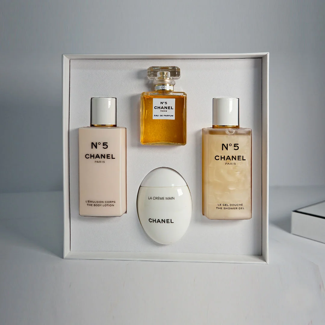 مجموعه العناية بالجسم من شانيل -عطر - شاور - لوشن