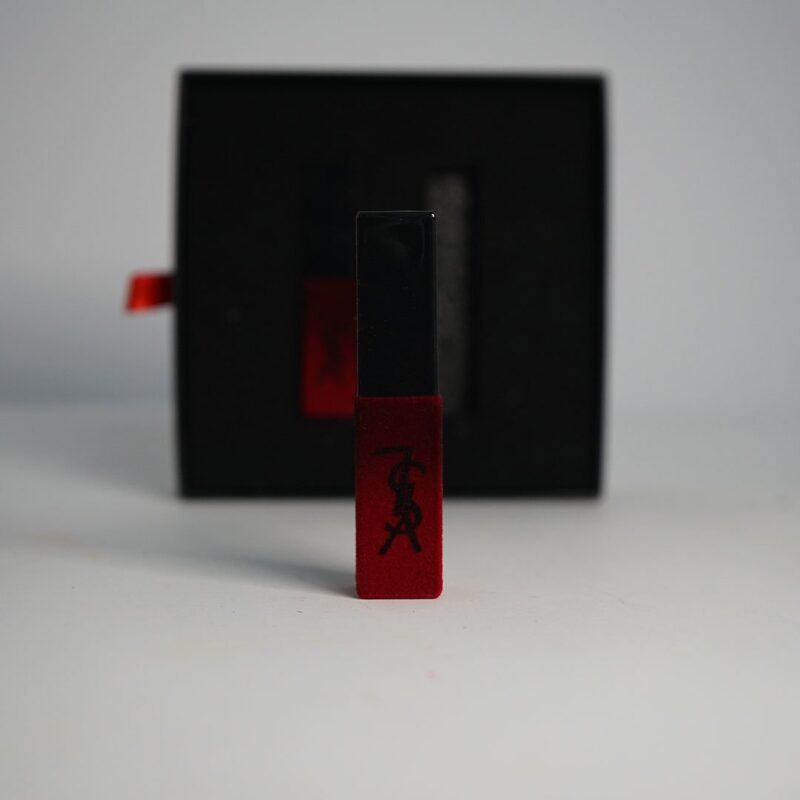 احمر شفاه من YSL قطعتين