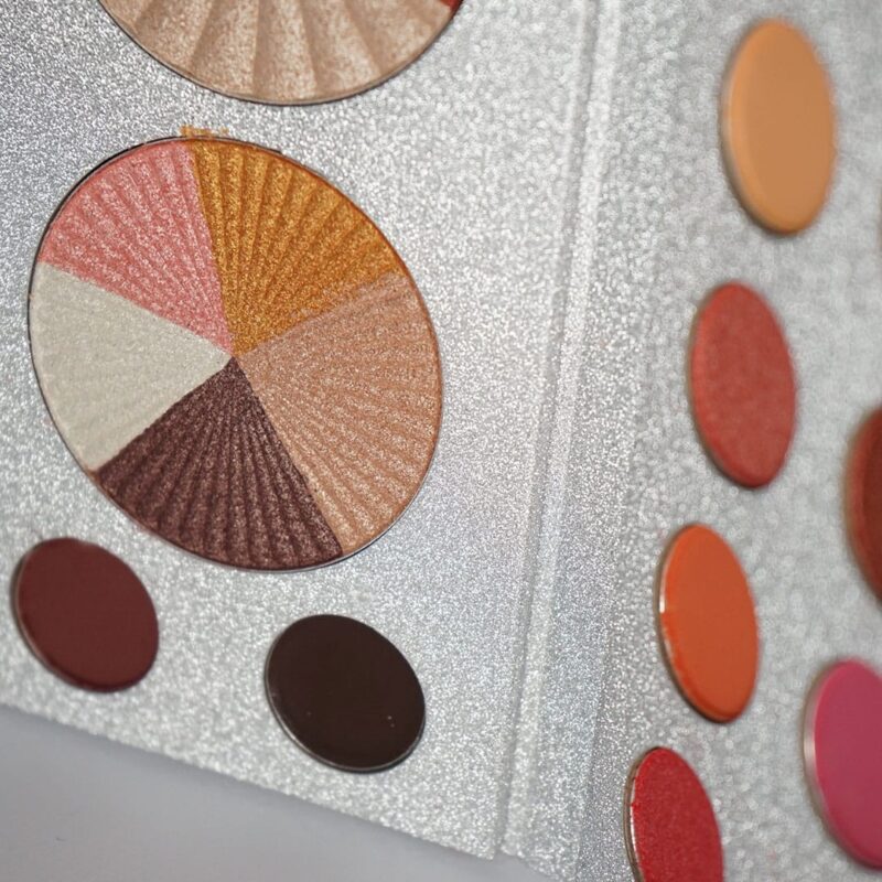 BEAUTY GLAZED Botanical Eyeshadow Palette - Image 3