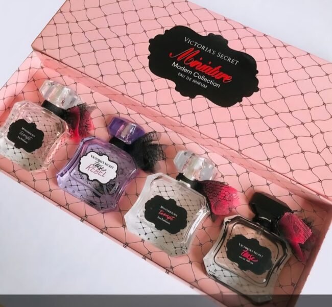 مجموعة عطور من فيكتوريا سيكريت