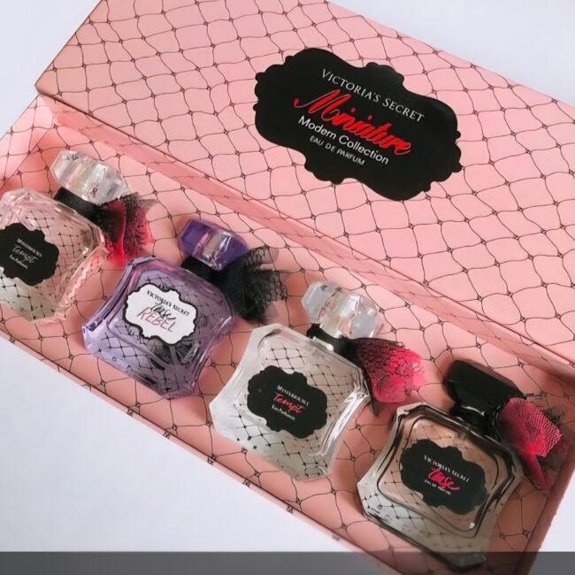 مجموعة عطور من فيكتوريا سيكريت