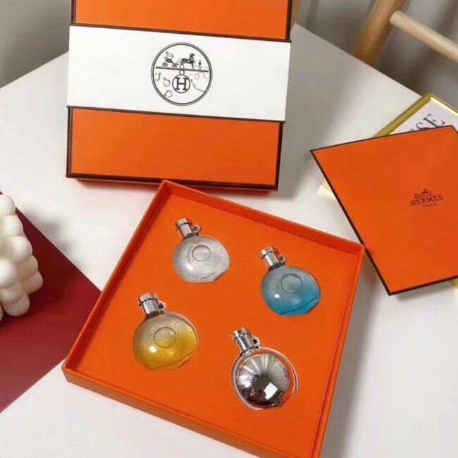 مجموعة عطر هيرمس أو دي ميرفيليس (Hermès Eau des Merveilles). 